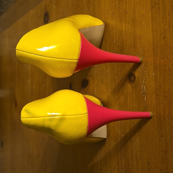 GUESS Sz 9 Peep-Toe Yellow Pumps w/Hot Pink Heels Built-in Platform w/flirt blue - Picture 7 of 10